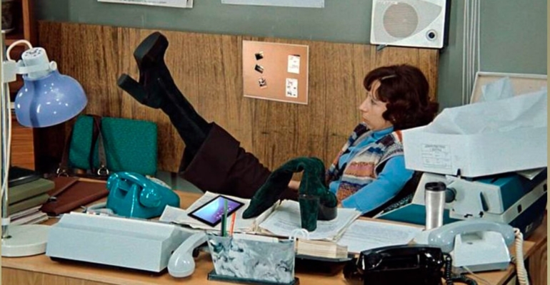 Полное руководство по выбору, носке и уходу в холодный сезон за замшей