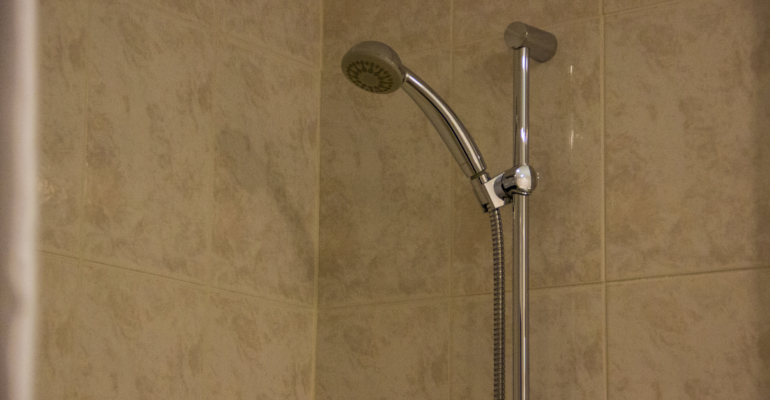 Не шампунь, а терапия: как японская техника мытья головы укрепляет корни и ускоряет рост