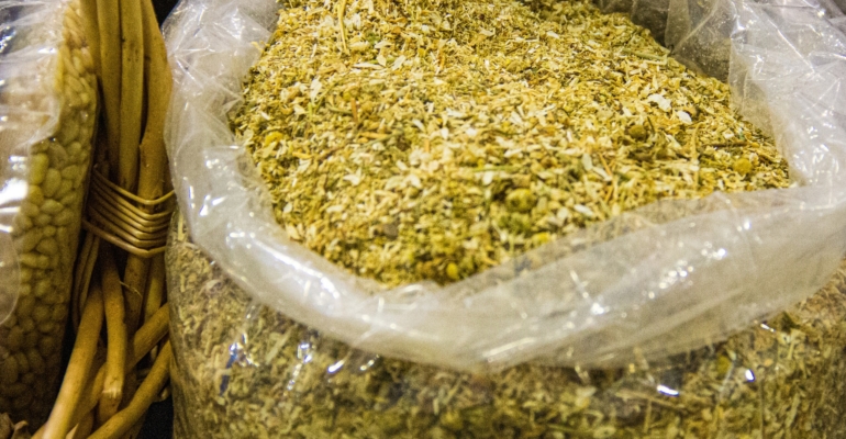 Как избавиться от неприятного запаха изо рта: эффективные домашние средства