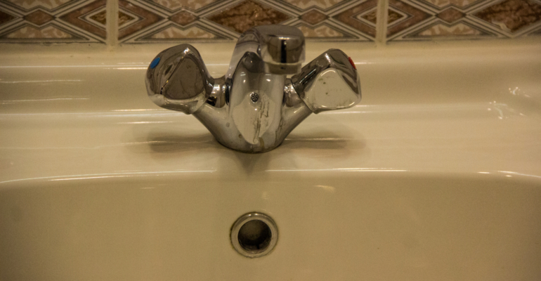 Аспирин — не только для аптечки, но и для чистящего средства в ванной