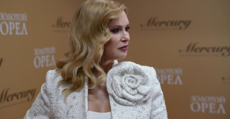 Свежесть без маски: новые правила макияжа для женщин после 50