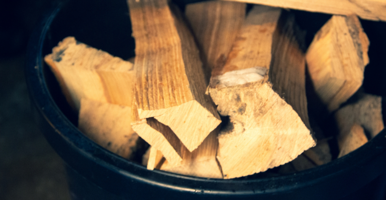 Секрет туриста: как сделать огонь для костра из мыла и бензина.