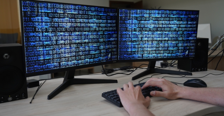 Расследование RT: откуда и для чего 50 лет звучит «голос Судного дня»