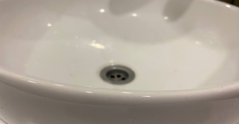 Как отбелить акриловую ванну аспирином: пошаговая инструкция