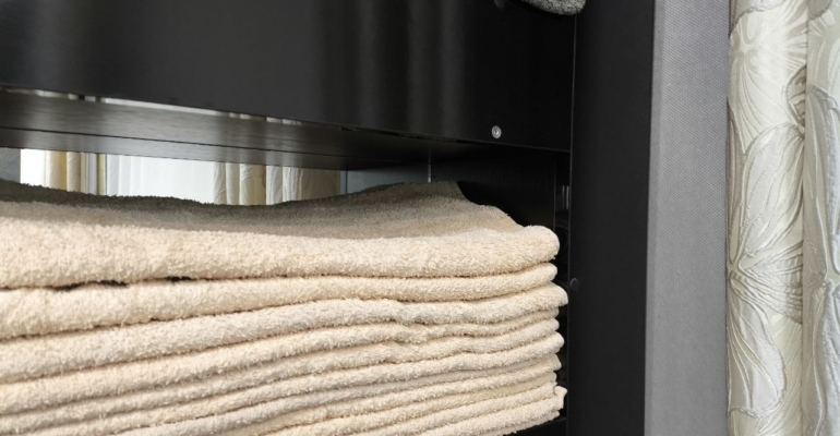 Не выбрасывайте утюг: подошву можно спасти — даже если она вся в нагаре