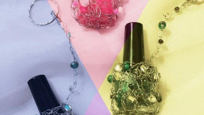 ТОП-10 идей новогоднего маникюра в красном