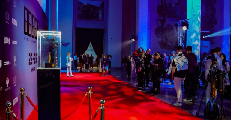 8 звёздных правил: что надеть в театр, вдохновляясь красной дорожкой Лондона