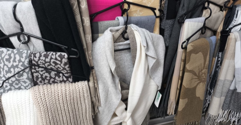 Больше не колючий: секрет вечной мягкости шерстяного шарфа — 5 приемов в уходе