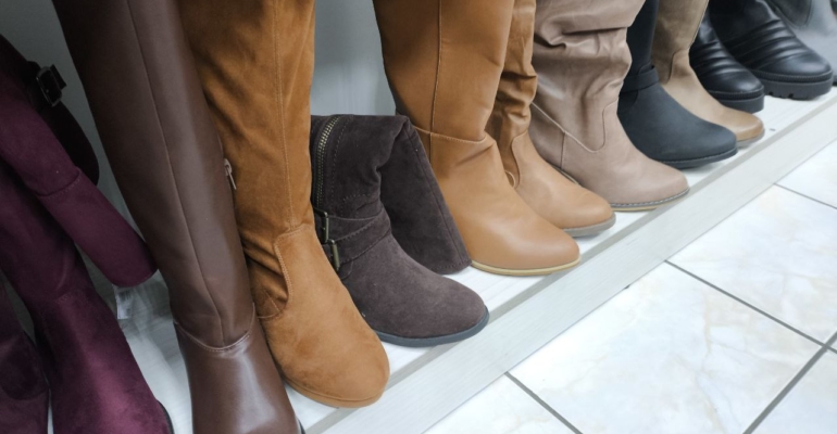 8 универсальных пар сапог для праздничных образов